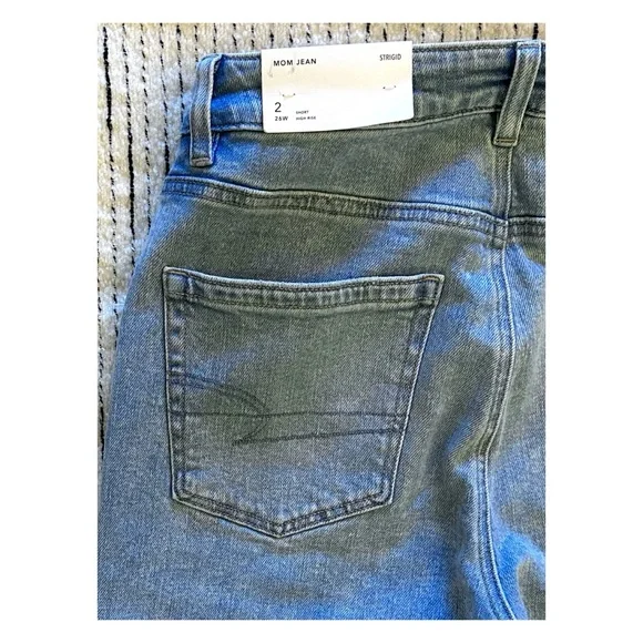 AE Strigid Mom Jean 2 Short Light Blue Breeze Wash NWT - Picture 8 of 10